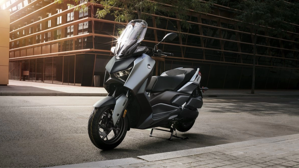 XMAX 300