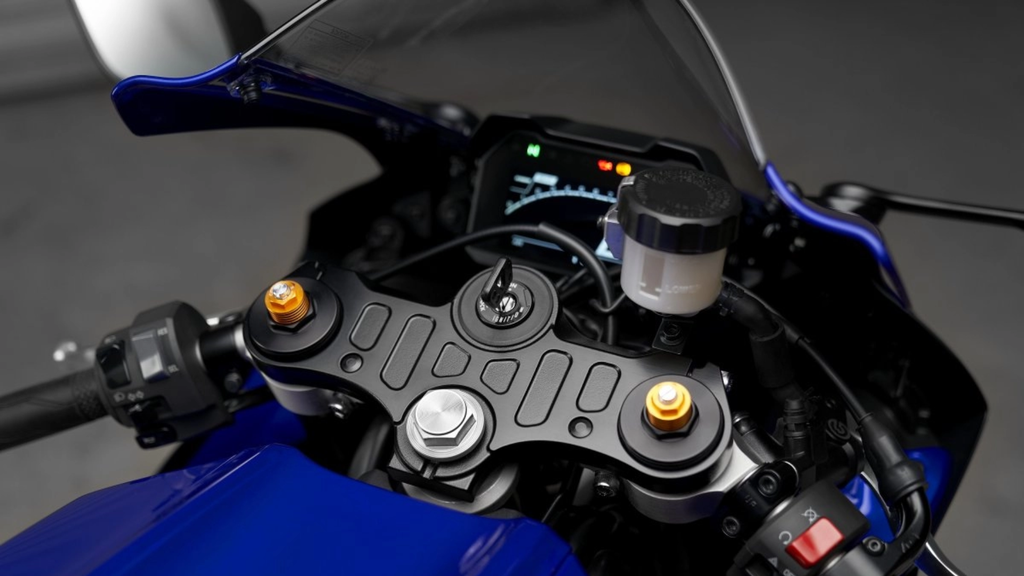 R7 con ABS